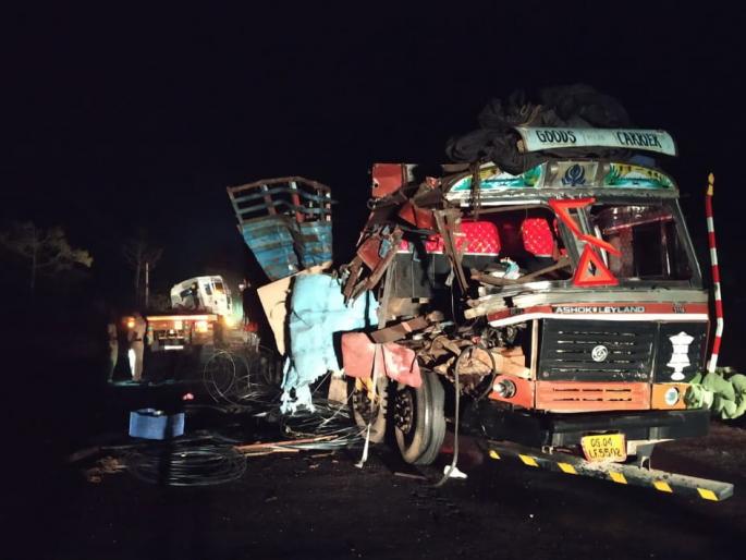 Two Containers accident; Two injured | दोन कंटेनरची समोरासमोर धडक; दोन जण गंभीर