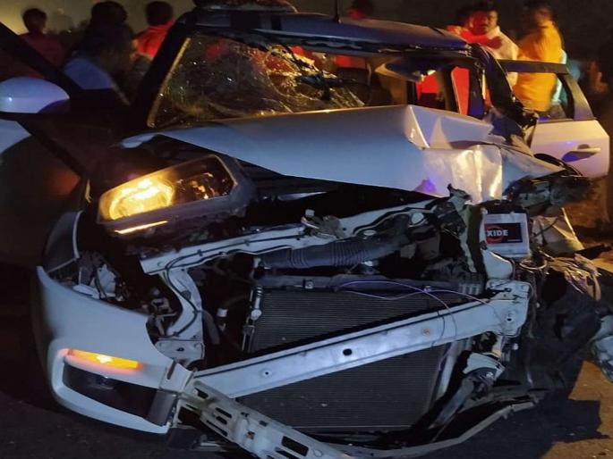 Accident on Pune-Bangalore highway | पुणे-बंगलोर महामार्गावर अपघात, चार जखमी Accident on Pune-Bangalore highway | पुणे-बंगलोर महामार्गावर अपघात, चार जखमी