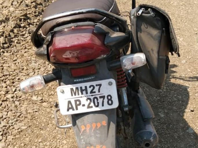 Two-wheeler killed in unidentified vehicle collision | अकोला-अमरावती महामार्गावर अज्ञात वाहनाच्या धडकेत दुचाकीस्वार ठार Two-wheeler killed in unidentified vehicle collision | अकोला-अमरावती महामार्गावर अज्ञात वाहनाच्या धडकेत दुचाकीस्वार ठार