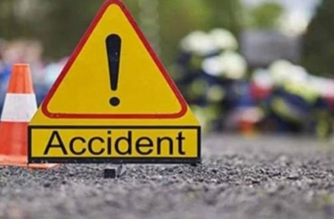 Two-wheeler hit by unknown vehicle; The youth killed | अज्ञात वाहनाची दुचाकीस धडक; युवक ठार Two-wheeler hit by unknown vehicle; The youth killed | अज्ञात वाहनाची दुचाकीस धडक; युवक ठार