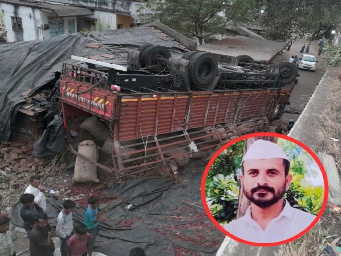 uncontrolled truck hits roadside house in nagpur dist, driver dies | झाेपेची डुलकी ट्रकचालकाच्या जिवावर बेतली, भरधाव ट्रक घरावरच आदळला uncontrolled truck hits roadside house in nagpur dist, driver dies | झाेपेची डुलकी ट्रकचालकाच्या जिवावर बेतली, भरधाव ट्रक घरावरच आदळला