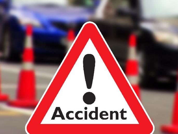 man seriously injured in a accident but nobody came front to save, he died | माणुसकी हरवली; ‘ताे’ वेदनांनी विव्हळत हाेता अन् ‘ते’ फाेटाे काढत हाेते! man seriously injured in a accident but nobody came front to save, he died | माणुसकी हरवली; ‘ताे’ वेदनांनी विव्हळत हाेता अन् ‘ते’ फाेटाे काढत हाेते!