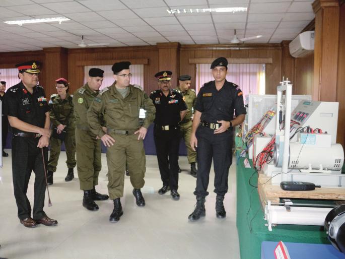 Visit to the Armored Core of the Israeli Land Chief Chief | इस्त्रायल भूदलप्रमुखांची नगर येथील आर्मर्ड कोअरला भेट Visit to the Armored Core of the Israeli Land Chief Chief | इस्त्रायल भूदलप्रमुखांची नगर येथील आर्मर्ड कोअरला भेट