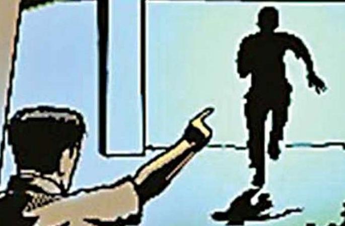 Accused in cheating case ran away from Hospital | दाेन काेटींच्या फसवणुकीतील आराेपी रुग्णालयातून पसार