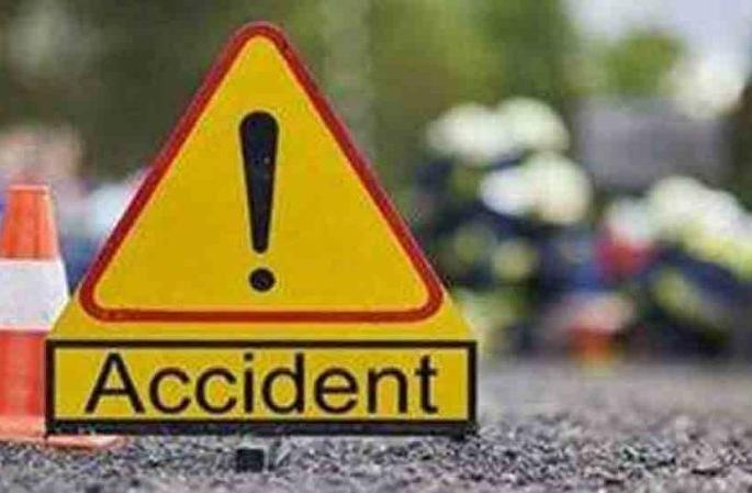 Three killed in two separate accidents; Two seriously injured | दोन वेगवेगळ्या अपघातात तीन ठार; दोन गंभीर जखमी Three killed in two separate accidents; Two seriously injured | दोन वेगवेगळ्या अपघातात तीन ठार; दोन गंभीर जखमी