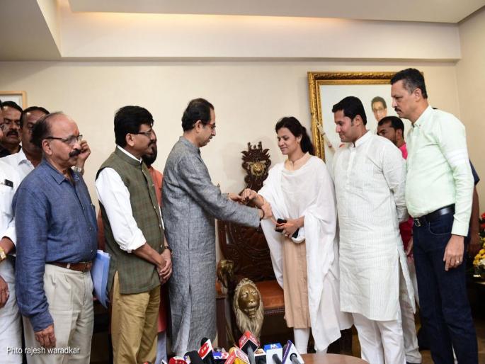 Uddhav Thackeray's group shivsena leader Rashmi Bagal will join CM Eknath Shinde group? | उद्धव ठाकरेंनी विश्वास ठेवला 'त्या' नेत्या मुख्यमंत्री एकनाथ शिंदे गटात जाणार? Uddhav Thackeray's group shivsena leader Rashmi Bagal will join CM Eknath Shinde group? | उद्धव ठाकरेंनी विश्वास ठेवला 'त्या' नेत्या मुख्यमंत्री एकनाथ शिंदे गटात जाणार?