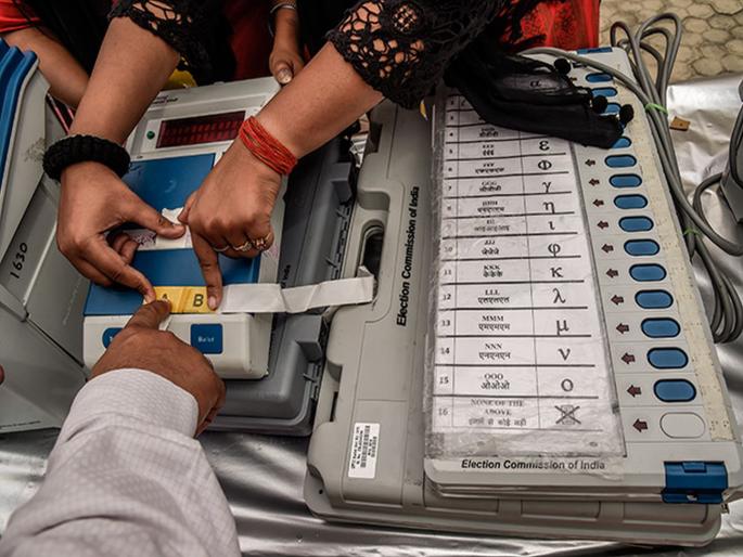 537 political parties were deleted from list by Election Commission; Inclusion of parties in Maharashtra | ५३७ राजकीय पक्षांना निवडणूक आयोगाने हटविले; महाराष्ट्रातील पक्षांचा समावेश 537 political parties were deleted from list by Election Commission; Inclusion of parties in Maharashtra | ५३७ राजकीय पक्षांना निवडणूक आयोगाने हटविले; महाराष्ट्रातील पक्षांचा समावेश