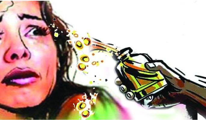 Ammonia is thrown at the department head by a laboratory assistant in Nagpur | नागपुरात प्रयोगशाळा सहायिकेने विभागप्रमुख महिलेवर फेकला अमोनिया Ammonia is thrown at the department head by a laboratory assistant in Nagpur | नागपुरात प्रयोगशाळा सहायिकेने विभागप्रमुख महिलेवर फेकला अमोनिया