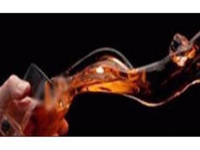 Denial of love threatens a young girl to throw acid in her mouth | प्रेमास नकार दिल्याने तोंडावर ॲसिड टाकण्याची युवतीला धमकी Denial of love threatens a young girl to throw acid in her mouth | प्रेमास नकार दिल्याने तोंडावर ॲसिड टाकण्याची युवतीला धमकी