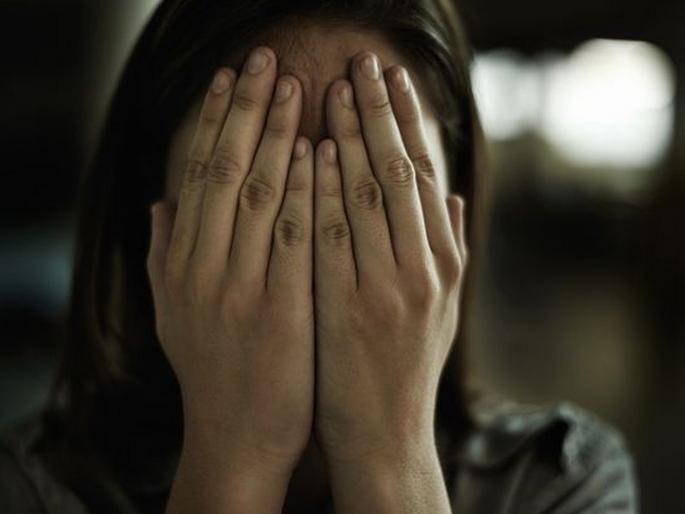 up hapur rape victim acid attack girl scorching hospital police crime | अल्पवयीन बलात्कार पीडितेवर फेकलं अॅसिड; कुटुंबीय दहशतीत up hapur rape victim acid attack girl scorching hospital police crime | अल्पवयीन बलात्कार पीडितेवर फेकलं अॅसिड; कुटुंबीय दहशतीत