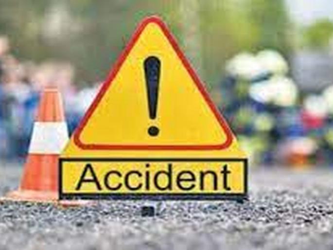 The vehicle blew up the youth; One killed on the spot, the other seriously | वाहनाने तरुणांना उडवले; एक जागीच ठार, दुसरा गंभीर The vehicle blew up the youth; One killed on the spot, the other seriously | वाहनाने तरुणांना उडवले; एक जागीच ठार, दुसरा गंभीर