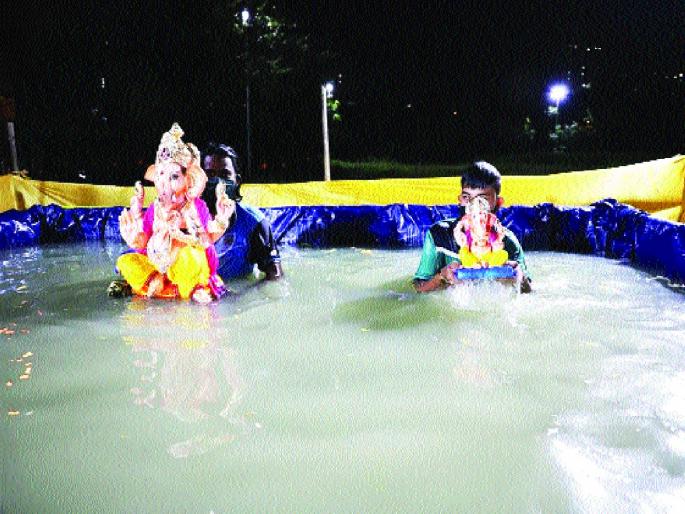 Navi Mumbai pattern of artificial lakes; Farewell to 3,225 Ganarayas on the first day itself | कृत्रिम तलावांचा नवी मुंबई पॅटर्न; पहिल्याच दिवशी ३,२२५ गणरायांना निरोप Navi Mumbai pattern of artificial lakes; Farewell to 3,225 Ganarayas on the first day itself | कृत्रिम तलावांचा नवी मुंबई पॅटर्न; पहिल्याच दिवशी ३,२२५ गणरायांना निरोप