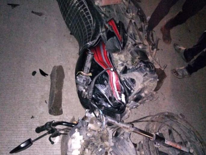 One killed, two seriously injured in two-wheeler accident | दुचाकीच्या भीषण अपघातात एक ठार, दाेन गंभीर जखमी