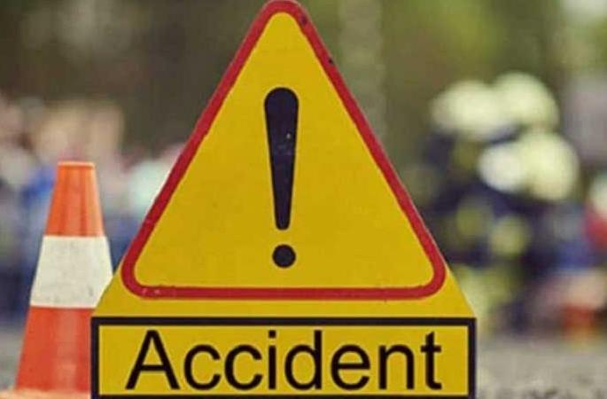 Killed on the spot in an accident on the national highway | राष्ट्रीय महामार्गावर अपघातात एक जागीच ठार Killed on the spot in an accident on the national highway | राष्ट्रीय महामार्गावर अपघातात एक जागीच ठार