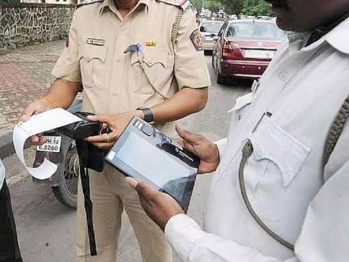 Action against 2,900 two-wheelers without documents | कागदपत्रे न बाळगणाऱ्या दाेन हजार ९०० दुचाकींवर कारवाई