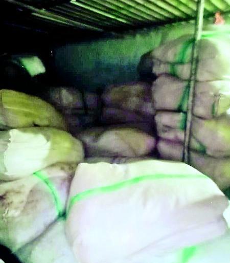 74 lakh Pan Masala and fragrant tobacco seized in Nagpur | नागपुरात ७४ लाखांचा पान मसाला व सुगंधित तंबाखू जप्त 