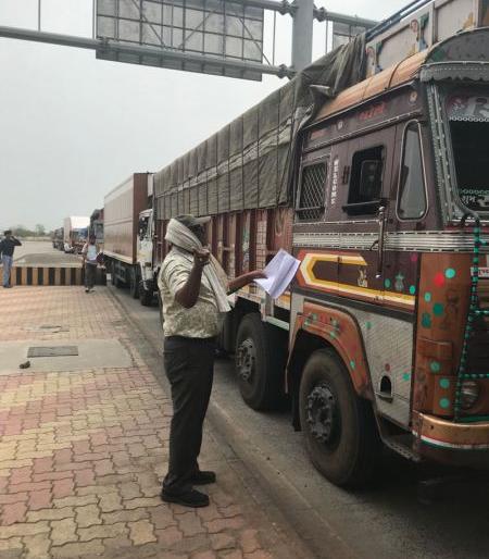 Checking of 392 trucks in e-way bill check campaign | ई-वे बिल तपासणी मोहिमेत ३९२ ट्रकची तपासणी 