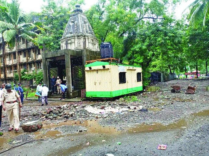 CIDCO's action on encroachment in Nerul | नेरुळमधील अतिक्रमणांवर सिडकोची पुन्हा कारवाई CIDCO's action on encroachment in Nerul | नेरुळमधील अतिक्रमणांवर सिडकोची पुन्हा कारवाई