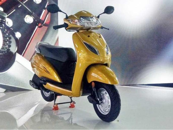 Auto Expo 2018: Honda unveils new Activa and X-Blade 160cc bike | Auto Expo 2018: अॅक्टिव्हा 5G सोबत होंडाकडून तरुणांना एक 'सुस्साट' भेट  Auto Expo 2018: Honda unveils new Activa and X-Blade 160cc bike | Auto Expo 2018: अॅक्टिव्हा 5G सोबत होंडाकडून तरुणांना एक 'सुस्साट' भेट