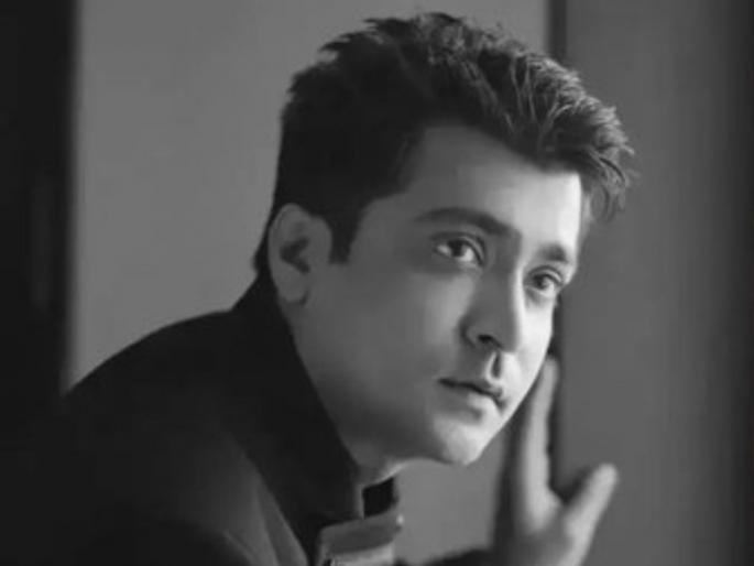 Actor Abhinay best known for his performance in Thulluvadho Ilamai passes away at the age of 44 | वयाच्या ४४ व्या वर्षी लिव्हर इन्फेक्शन झाल्याने प्रसिद्ध अभिनेत्याचं निधन; सिनेसृष्टीवर शोककळा