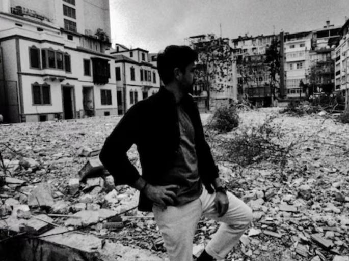 Take revenge Turkish Actor Cagler Ertugrul bought the land and demolished the school building | शिक्षकांवर सूड उगवण्यासाठी अभिनेत्याने बुलडोझर फिरवून पाडली शाळेची इमारत!