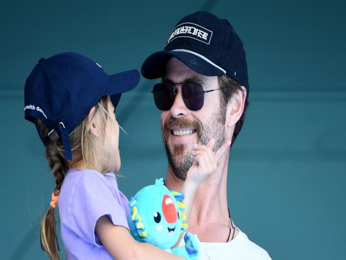 birthday special hollywood actor chris hemsworth daughter name is india know reason behind this | Birthday Special : म्हणून क्रिस हेम्सवर्थने मुलीचे नाव ठेवले ‘इंडिया’...! birthday special hollywood actor chris hemsworth daughter name is india know reason behind this | Birthday Special : म्हणून क्रिस हेम्सवर्थने मुलीचे नाव ठेवले ‘इंडिया’...!