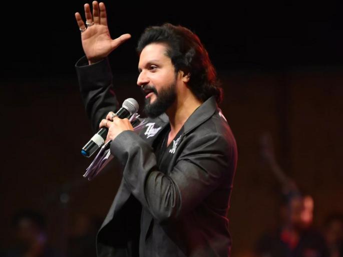 actor rajesh keshav suffered a heart attack while performing on stage his condition is critical and he is on ventilator | स्टेजवर परफॉर्मन्स करताना आला हृदयविकाराचा झटका, ४७ वर्षीय अभिनेता व्हेंटिलेटरवर, प्रकृती चिंताजनक actor rajesh keshav suffered a heart attack while performing on stage his condition is critical and he is on ventilator | स्टेजवर परफॉर्मन्स करताना आला हृदयविकाराचा झटका, ४७ वर्षीय अभिनेता व्हेंटिलेटरवर, प्रकृती चिंताजनक