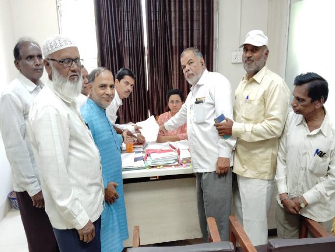 Provide water, fodder for livestock in drought affected areas in Sangli; Janata Dal demand | सांगलीत दुष्काळग्रस्त भागामध्ये पाणी, पशुधनासाठी चाऱ्याची सोय करा; जनता दलाची मागणी  Provide water, fodder for livestock in drought affected areas in Sangli; Janata Dal demand | सांगलीत दुष्काळग्रस्त भागामध्ये पाणी, पशुधनासाठी चाऱ्याची सोय करा; जनता दलाची मागणी