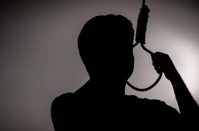 Suicide by strangulation of life insurance manager | 'लाइफ इन्शुरन्स'च्या व्यवस्थापकाची गळफास घेऊन आत्महत्या Suicide by strangulation of life insurance manager | 'लाइफ इन्शुरन्स'च्या व्यवस्थापकाची गळफास घेऊन आत्महत्या