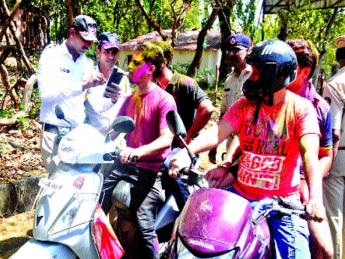 Police discharged 503 cases of Tali Ram, maximum 258 cases in Thane | पोलिसांनी उतरवली ५०३ तळीरामांची झिंग, ठाण्यात सर्वाधिक २५८ केसेस Police discharged 503 cases of Tali Ram, maximum 258 cases in Thane | पोलिसांनी उतरवली ५०३ तळीरामांची झिंग, ठाण्यात सर्वाधिक २५८ केसेस