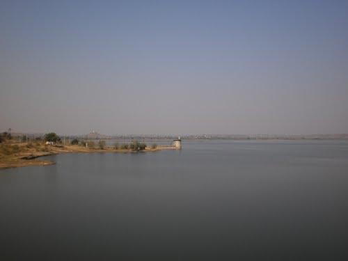 16.99 percent water stock in Varadha dam; increased by two percent | वऱ्हाडातील धरणांत १६.९९ टक्के जलसाठा; पावसाने दोन टक्के वाढ 16.99 percent water stock in Varadha dam; increased by two percent | वऱ्हाडातील धरणांत १६.९९ टक्के जलसाठा; पावसाने दोन टक्के वाढ