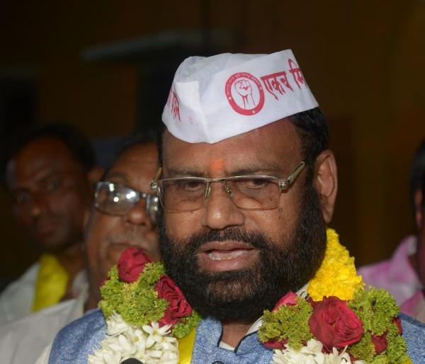 BJP in Gadkari-Fadnavis stronghold; Adbale took the wicket of Ganar | गडकरी-फडणवीसांच्या गडात भाजपला धक्का; गाणारांची अडबालेंनी घेतली विकेट