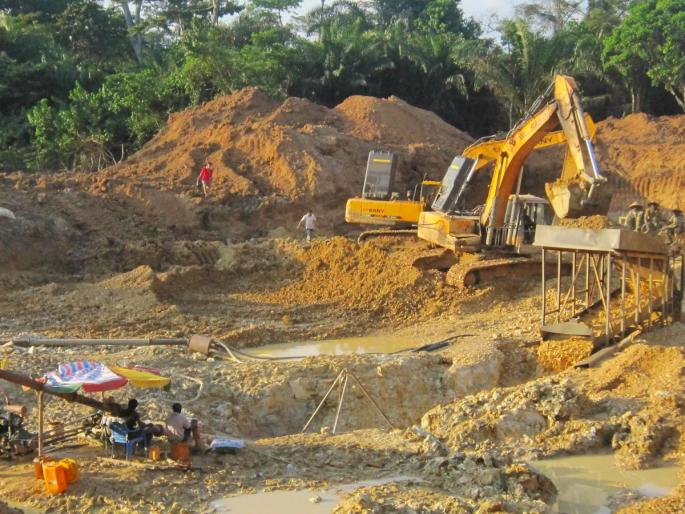 Attacks on Chinese Gold Mines in Africa; 9 Chinese laborers killed | आफ्रिकेमध्ये चीनच्या सोन्याच्या खाणीवर हल्ला; 9 चिनी मजूर ठार Attacks on Chinese Gold Mines in Africa; 9 Chinese laborers killed | आफ्रिकेमध्ये चीनच्या सोन्याच्या खाणीवर हल्ला; 9 चिनी मजूर ठार