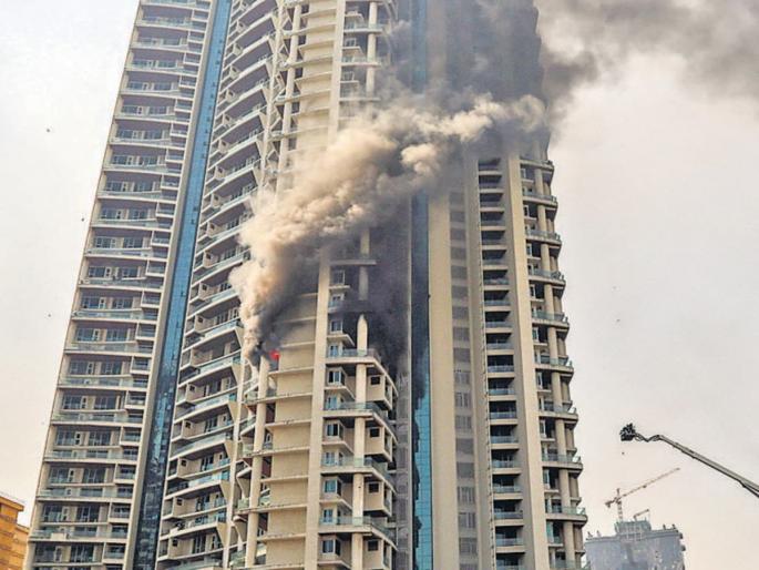 Obstacle of space in preventing fire! The ladder got stuck on the 19th floor avighna tower | आग रोखण्यात जागेचा अडसर ! शिडी अडकली १९व्या मजल्यावर Obstacle of space in preventing fire! The ladder got stuck on the 19th floor avighna tower | आग रोखण्यात जागेचा अडसर ! शिडी अडकली १९व्या मजल्यावर