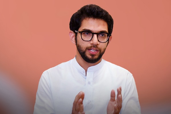 Be careful, follow the instructions, the appeal of the aaditya thackery to the people after the cyclone | Cyclone Nisarga: खबरदारी घ्या, सूचनांचं पालन करा, पर्यावरणमंत्र्यांचं जनतेला आवाहन Be careful, follow the instructions, the appeal of the aaditya thackery to the people after the cyclone | Cyclone Nisarga: खबरदारी घ्या, सूचनांचं पालन करा, पर्यावरणमंत्र्यांचं जनतेला आवाहन