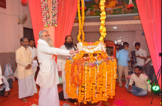 Shri Datta Janmasohala at Shri Kshetra Adi simply concluded | श्री क्षेत्र आडी येथे श्रीदत्तजन्मसोहळा साधेपणाने सम्पन्न Shri Datta Janmasohala at Shri Kshetra Adi simply concluded | श्री क्षेत्र आडी येथे श्रीदत्तजन्मसोहळा साधेपणाने सम्पन्न
