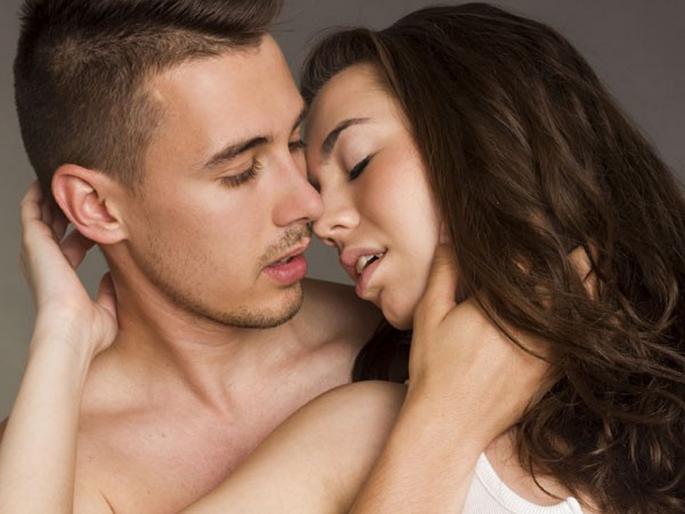 Sex Life: Signs that you are in the habit of having sex! | लैंगिक जीवन : तुम्हाला शारीरिक संबंधाची सवय लागली कसे ओळखाल? Sex Life: Signs that you are in the habit of having sex! | लैंगिक जीवन : तुम्हाला शारीरिक संबंधाची सवय लागली कसे ओळखाल?