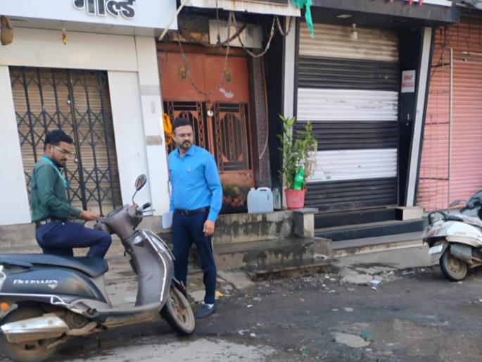 Additional Commissioner in the field for road potholes in Ulhasnagar | उल्हासनगरातील रस्ते खड्ड्यासाठी अतिरिक्त आयुक्त मैदानात; काही तासात रस्ते दूरस्ती सुरू झाली