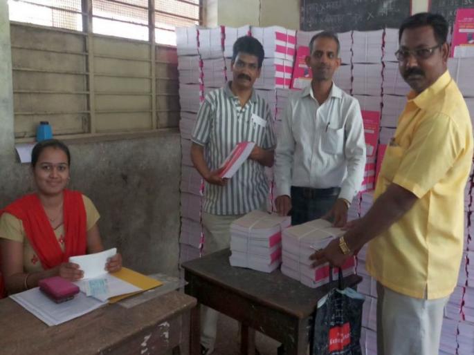 Eleven entrance information books will be printed by the students till full-31 May | अकरावी प्रवेशाच्या माहिती पुस्तिकांची छपाई पूर्ण -31 मे पर्यंत विद्यार्थ्यांना होणार उपलब्ध Eleven entrance information books will be printed by the students till full-31 May | अकरावी प्रवेशाच्या माहिती पुस्तिकांची छपाई पूर्ण -31 मे पर्यंत विद्यार्थ्यांना होणार उपलब्ध