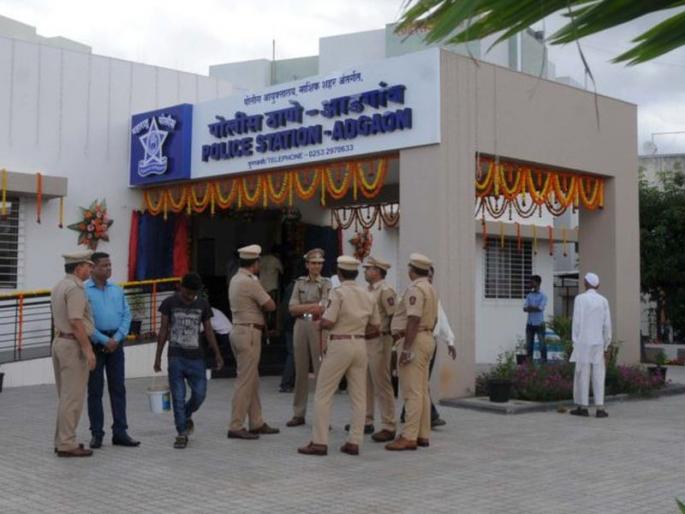 Police seized 64 kg of cannabis due to Patla's awareness | चौघे तस्कर फरार : पोलीस पाटलाच्या जागरुकतेमुळे ६४ किलो गांजा पोलिसांच्या हाती Police seized 64 kg of cannabis due to Patla's awareness | चौघे तस्कर फरार : पोलीस पाटलाच्या जागरुकतेमुळे ६४ किलो गांजा पोलिसांच्या हाती