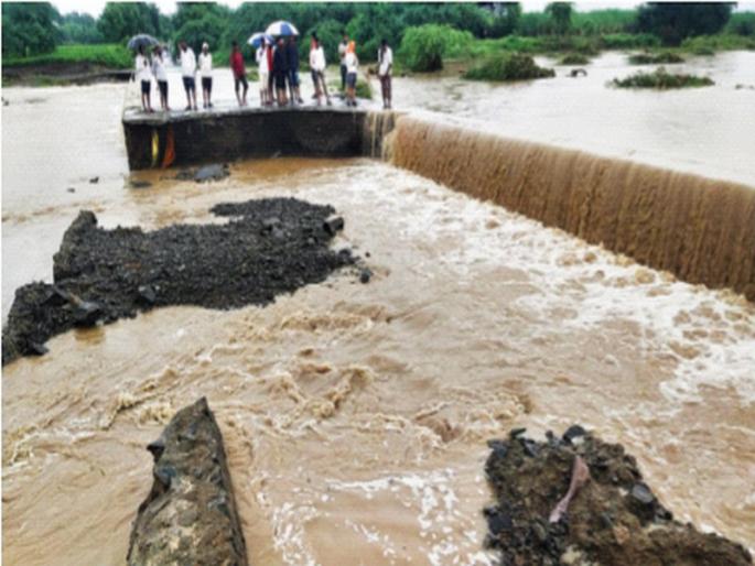 The grace of rain, the farmer sighed; Kaesaldhara in Marathwada too, but wait for Western Maharashtra pdc | पावसाची कृपादृष्टी, शेतकरी सुखावला; मराठवाड्यातही काेसळधारा, पश्चिम महाराष्ट्राला मात्र प्रतीक्षा The grace of rain, the farmer sighed; Kaesaldhara in Marathwada too, but wait for Western Maharashtra pdc | पावसाची कृपादृष्टी, शेतकरी सुखावला; मराठवाड्यातही काेसळधारा, पश्चिम महाराष्ट्राला मात्र प्रतीक्षा