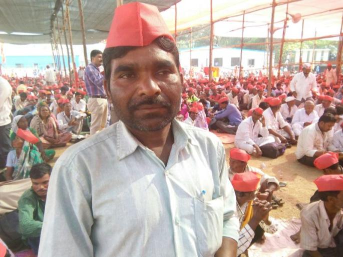 we dont need adhar card, need our ration card- farmer | 'आधार' नको हो, मुलांचं पोट भरण्यासाठी आम्हाला रेशनकार्ड हवंय!; आंदोलक शेतकऱ्यांची व्यथा we dont need adhar card, need our ration card- farmer | 'आधार' नको हो, मुलांचं पोट भरण्यासाठी आम्हाला रेशनकार्ड हवंय!; आंदोलक शेतकऱ्यांची व्यथा
