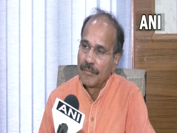 congress adhir ranjan chowdhury displeased at new parliament building know the reason | “माझी गरज नसेल तर मी निघून जातो”; नवीन संसदेत पोहोचलेले अधीर रंजन चौधरी का झाले नाराज? congress adhir ranjan chowdhury displeased at new parliament building know the reason | “माझी गरज नसेल तर मी निघून जातो”; नवीन संसदेत पोहोचलेले अधीर रंजन चौधरी का झाले नाराज?