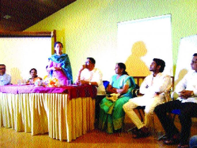 Contact and gifts should be increased to people - Aditi Tatkare | लोकांशी संपर्क व भेटी वाढवायला हव्या - अदिती तटकरे Contact and gifts should be increased to people - Aditi Tatkare | लोकांशी संपर्क व भेटी वाढवायला हव्या - अदिती तटकरे