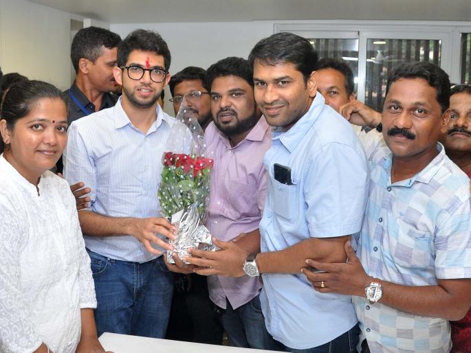 Welcome to Aditya Thakre in Kankavli, Women's Leadership, Youth Service Offices, and discussions with the office bearers | सिंधुुदुर्ग : कणकवलीत आदित्य ठाकरे यांचे स्वागत, महिला आघाडी, युवासेनेच्या पदाधिकाऱ्यांशी चर्चा Welcome to Aditya Thakre in Kankavli, Women's Leadership, Youth Service Offices, and discussions with the office bearers | सिंधुुदुर्ग : कणकवलीत आदित्य ठाकरे यांचे स्वागत, महिला आघाडी, युवासेनेच्या पदाधिकाऱ्यांशी चर्चा