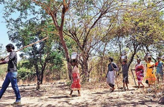 When will the khawti grant to the tribals be implemented? Even after the announcement of the minister, it has not been implemented | आदिवासींना खावटी अुनदान केव्हा?, मंत्र्यांच्या घोषणेनंतरही अंमलबजावणी नाही When will the khawti grant to the tribals be implemented? Even after the announcement of the minister, it has not been implemented | आदिवासींना खावटी अुनदान केव्हा?, मंत्र्यांच्या घोषणेनंतरही अंमलबजावणी नाही