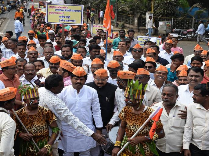 Outcry march of tribal Koli community in Kolhapur, Provide Scheduled Tribe certificate, otherwise | बऱ्याबोलानं अनुसुचित जमातीचे प्रमाणपत्र द्या, अन्यथा...; कोल्हापुरात कोळी समाजाचा आक्रोश मोर्चा Outcry march of tribal Koli community in Kolhapur, Provide Scheduled Tribe certificate, otherwise | बऱ्याबोलानं अनुसुचित जमातीचे प्रमाणपत्र द्या, अन्यथा...; कोल्हापुरात कोळी समाजाचा आक्रोश मोर्चा