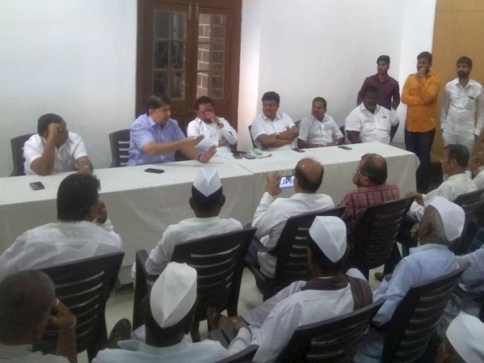 Tribal people protest against tribal reservation for Dhangar community, planning state-level morcha in Nashik | धनगरांना अनुसूचित जमातीमधून आरक्षणास विरोध, आदिवासींचे राज्यस्तरीय मोर्चाचे नियोजन Tribal people protest against tribal reservation for Dhangar community, planning state-level morcha in Nashik | धनगरांना अनुसूचित जमातीमधून आरक्षणास विरोध, आदिवासींचे राज्यस्तरीय मोर्चाचे नियोजन