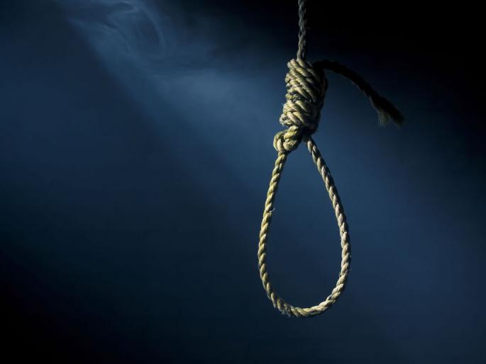 girl student commits suicide by hanging in tribal hostel gondia | आदिवासी वसतिगृहात विद्यार्थिनीची आत्महत्या; वाढदिवसाच्या दुसऱ्याच दिवशी घडला प्रकार girl student commits suicide by hanging in tribal hostel gondia | आदिवासी वसतिगृहात विद्यार्थिनीची आत्महत्या; वाढदिवसाच्या दुसऱ्याच दिवशी घडला प्रकार