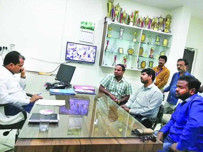 Financial obstruction of tribal students from colleges | महाविद्यालयांकडून आदिवासी विद्यार्थ्यांची आर्थिक अडवणूक Financial obstruction of tribal students from colleges | महाविद्यालयांकडून आदिवासी विद्यार्थ्यांची आर्थिक अडवणूक